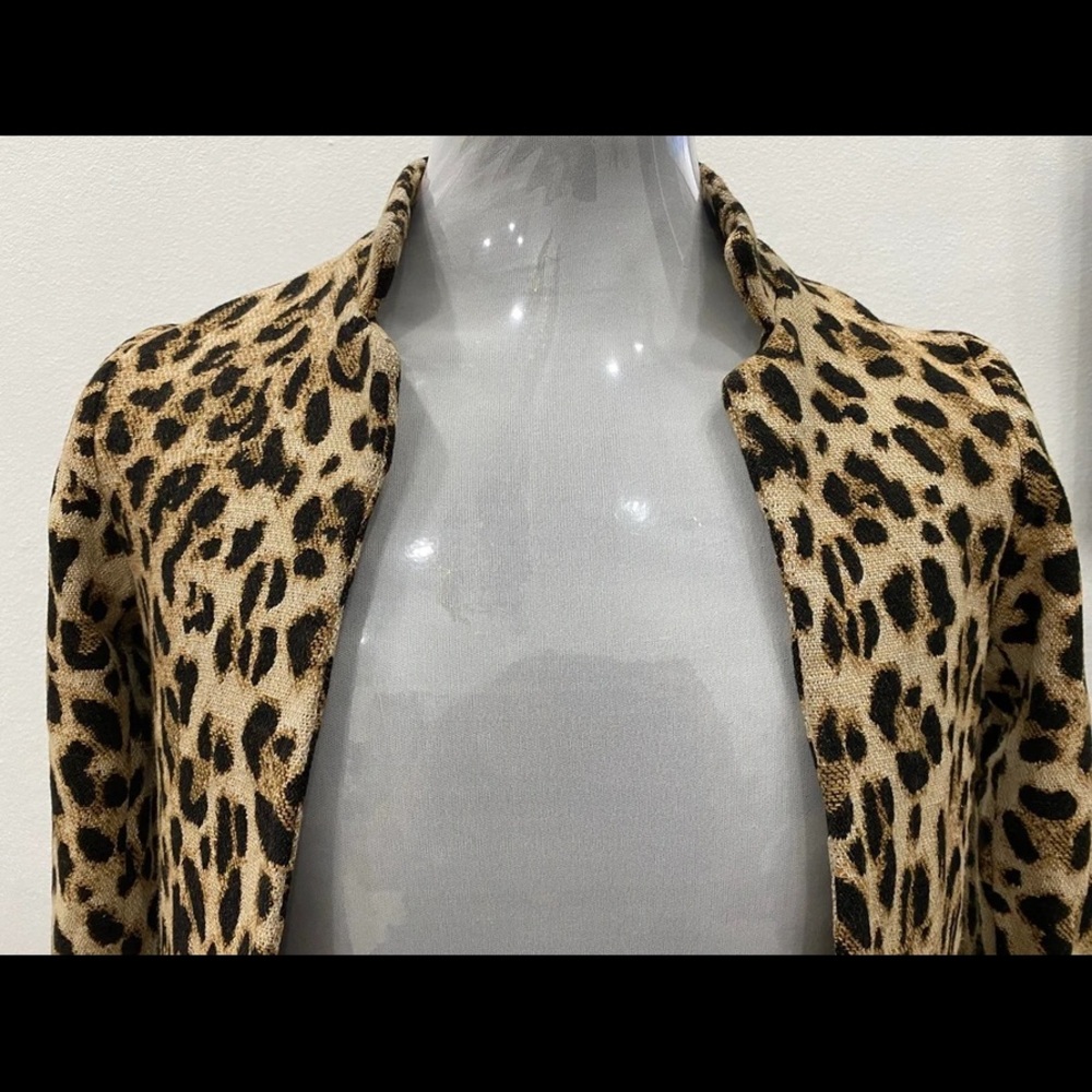 Long light H&M jacket no button